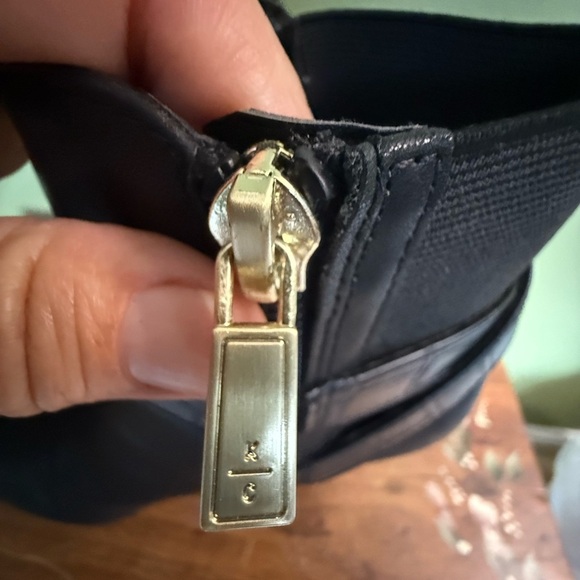 New Kenneth Cole Emmie Wedge Black Leather Booties Women's Sz 7 Med. Width - Picture 12 of 12